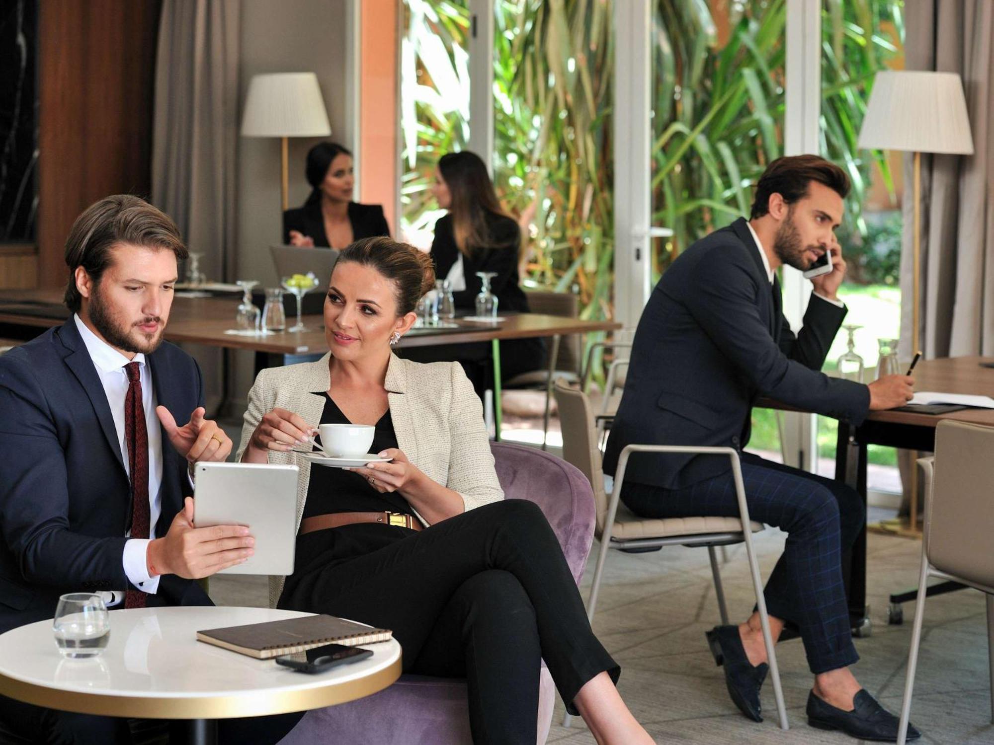 Sofitel Marrakech Palais Imperial & Spa Марракеш Екстер'єр фото Businesspeople working in a hotel