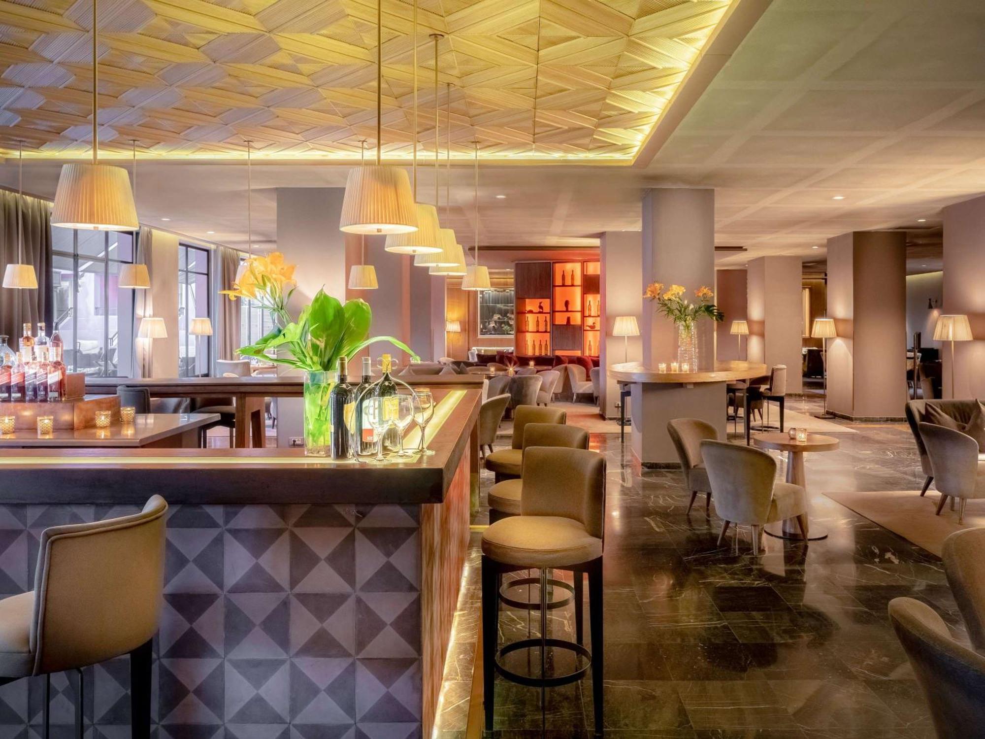 Sofitel Marrakech Palais Imperial & Spa Марракеш Екстер'єр фото The bar at the hotel