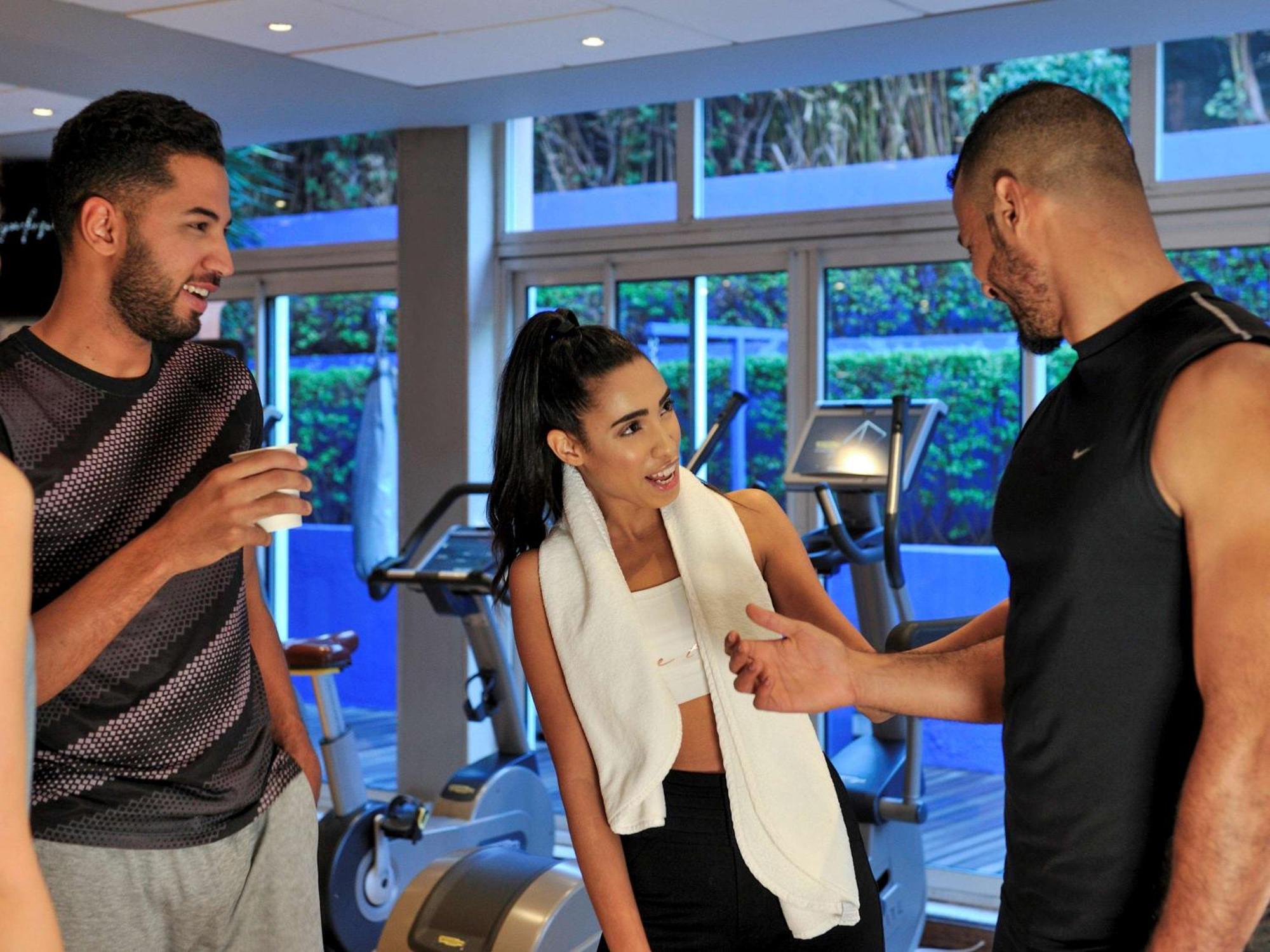 Sofitel Marrakech Palais Imperial & Spa Марракеш Екстер'єр фото Personal trainer with clients